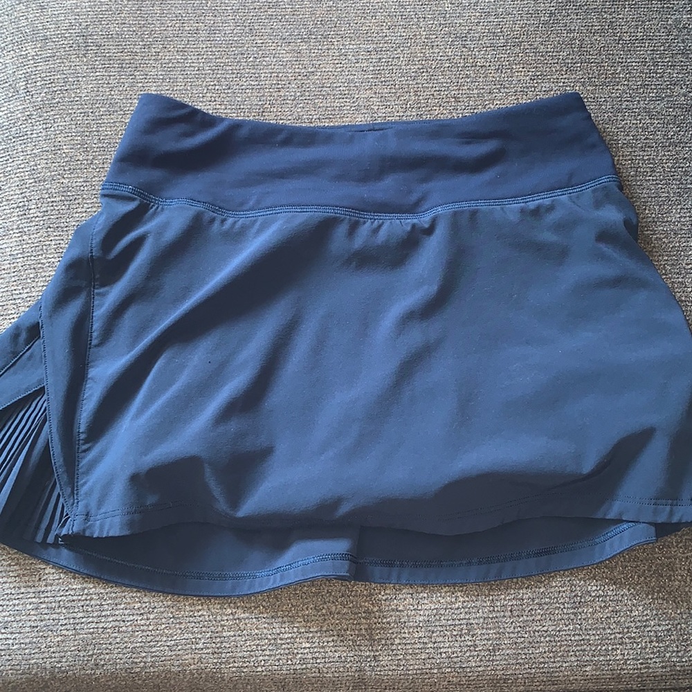 RARE PLAY OFF THE PLEATS MID RISE SKIRT !!!!!!!!!